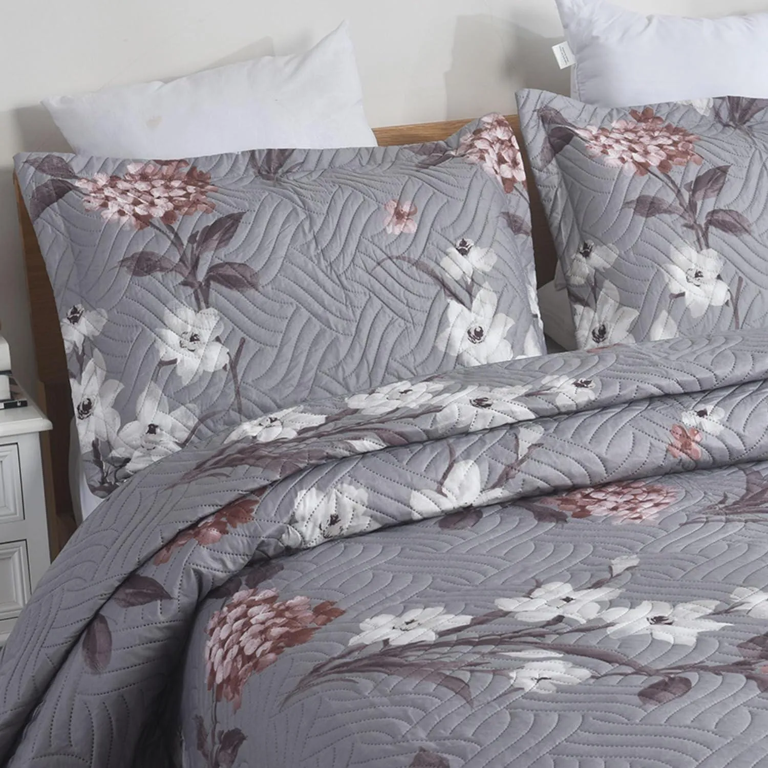3-Piece Reversible Quilted Bedspread Set (220x240cm)