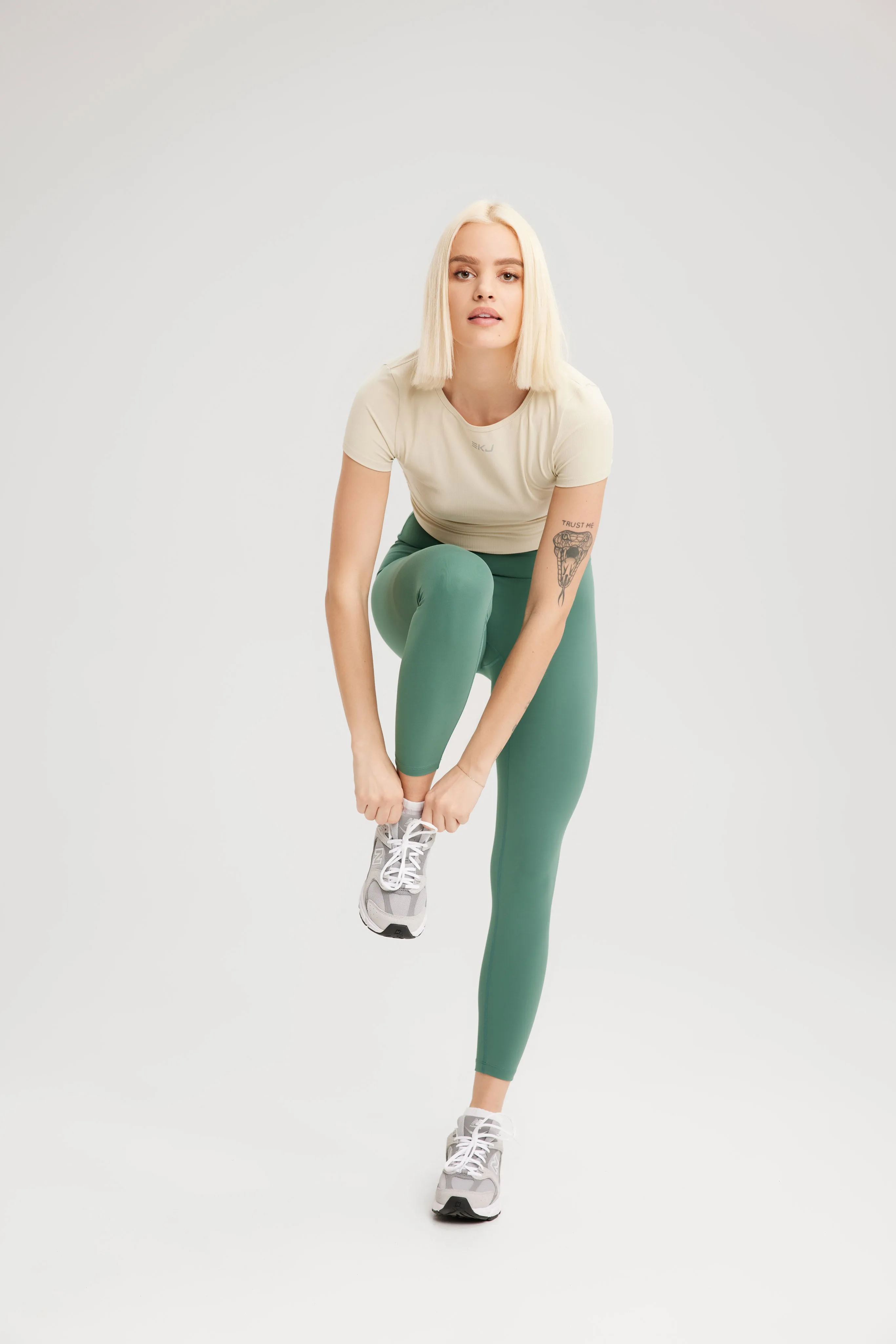 EKJ Seamless Contour Leggings in Lush Myrtle