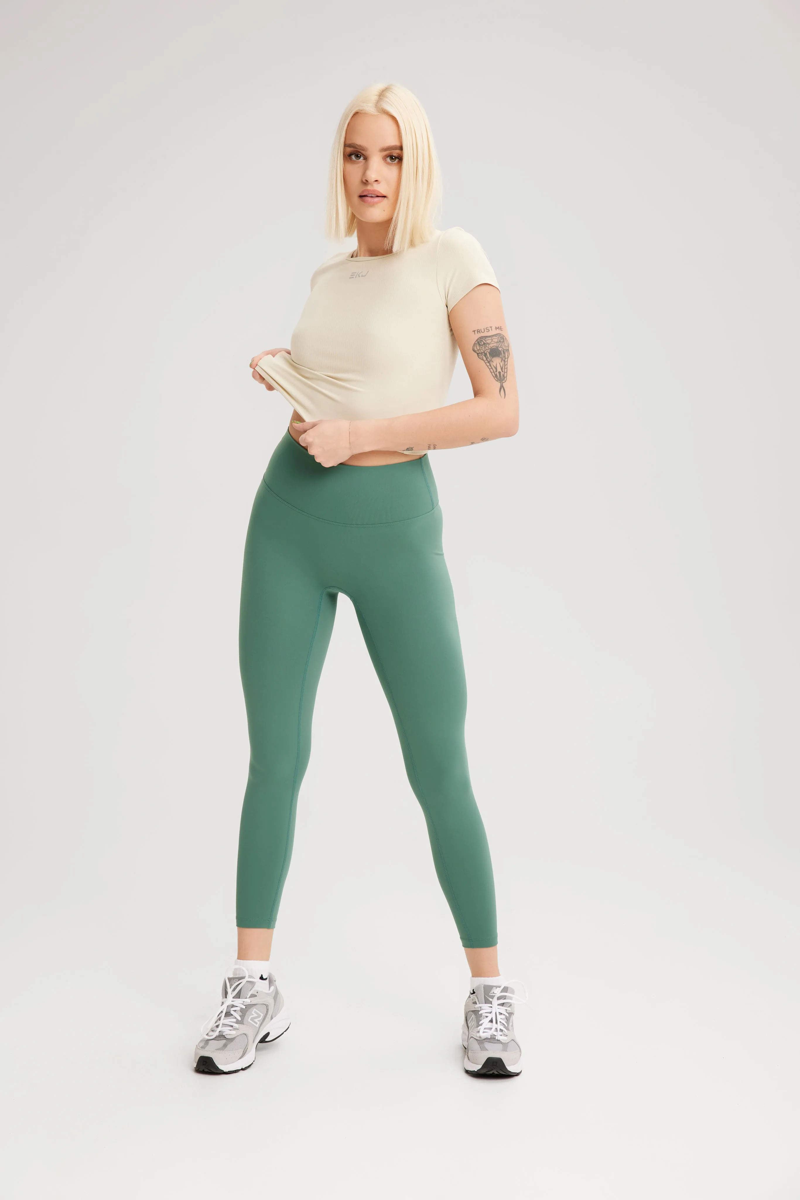 EKJ Seamless Contour Leggings in Lush Myrtle